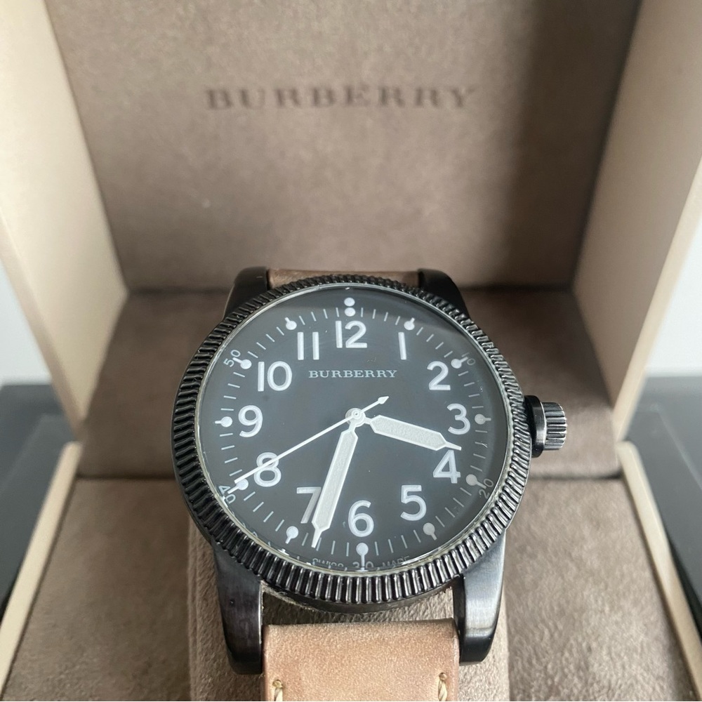 Burberry vintage watch original suede watch band new battery 9/25/25